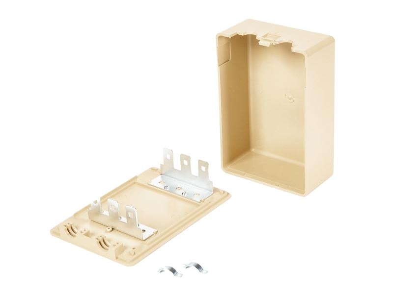 Коробка распределительная на 3 плинта пластиковая (15см*5,8см*10,5см), защёлка