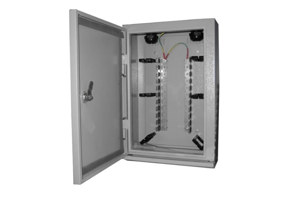 Коробка распределительная без плинтов (место до 11 плинтов) металлическая для наружного использования (В43см*Г15.5см*Ш28см), замок